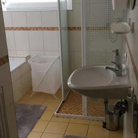 Lantgård Ferienhuus Schwalbennuest, 15183 *